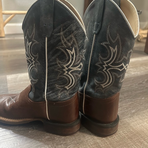 Old West Cowboy Classic Western Style - Cavender’s - Picture 2 of 4